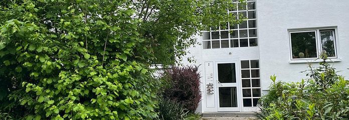 Renovated, bright 3 room apartment (Refrath) – Vorderansicht