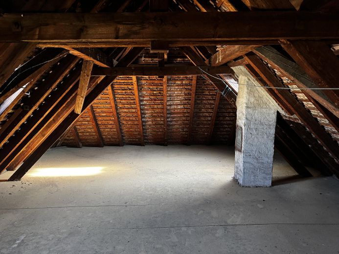 Dachgeschoss-Rohling (ca. 79 m²) zum Selbstausbau in der Südweststadt / + Ausbauoption im Dachspitz – Dachspitz