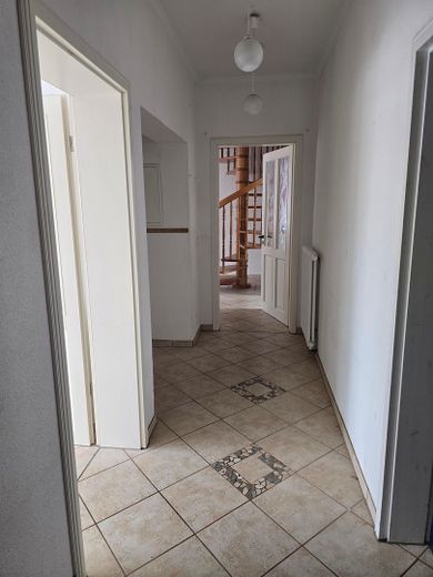 Piso de 145 m² en edificio antiguo con vistas al castillo y jardín propio – AB. EG Flur