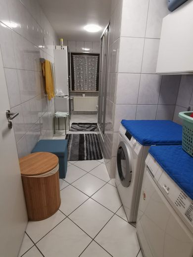 Zweifamilienhaus mit Ferienhaus und zus. Grundstück, neue Wärmepumpe und PV-Anlage - Provisionsfrei – OG Gäste Bad