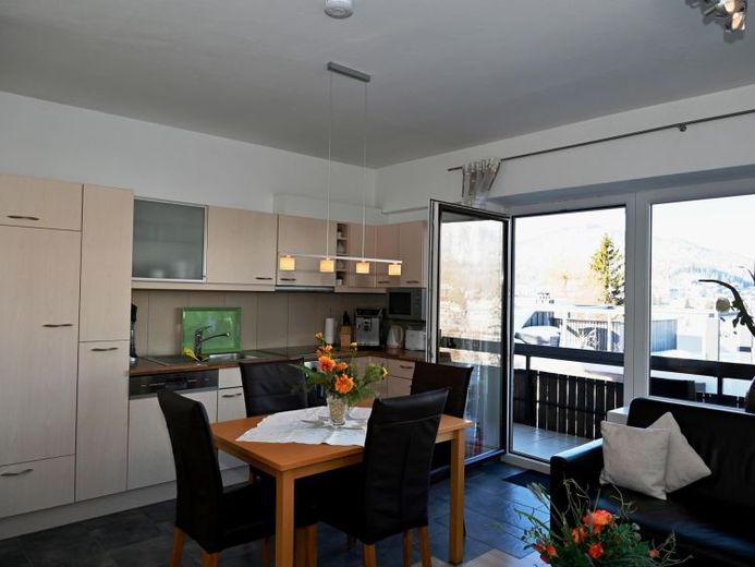 2- Zi-Luxus Wohnung***** in ruhiger aber zentraler Lage mit grandiosem Ausblick! – Foto 1
