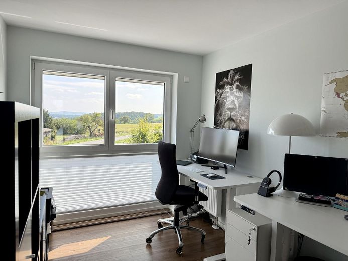 Balkonlu, asansörlü, manzaralı ve üst düzey donanımlı modern 3 odalı daire – Studio