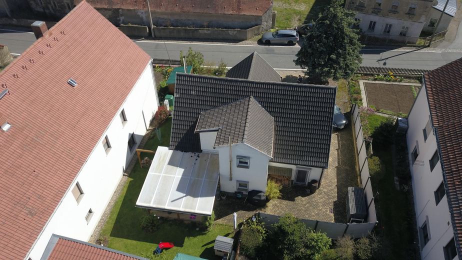 Charmantes Einfamilienhaus mit Garten – Ihr neues Zuhause in Liebschützberg-Clanzschwitz – Luftbild