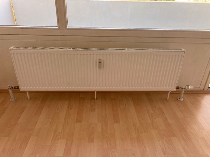 Saubere Wohnung an Student/in sofort längerfristig zu vermieten! – neuer Heizkörper bzw. Laminat