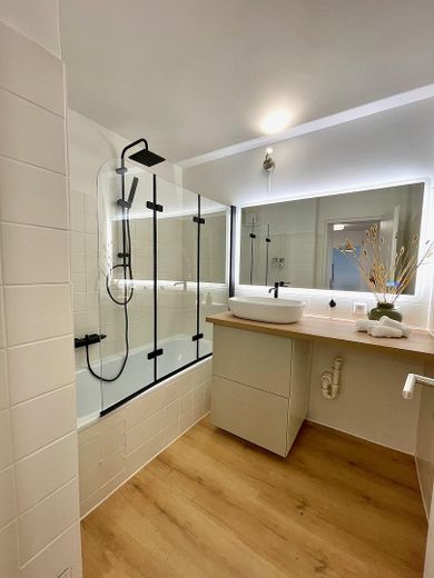 HELLE, MODERNISIERTE UND LICHTDURCHFLUTETE 3-ZIMMER-WOHNUNG MIT SÜDBALKON IN BÖBLINGEN-DAGERSHEIM – Bad