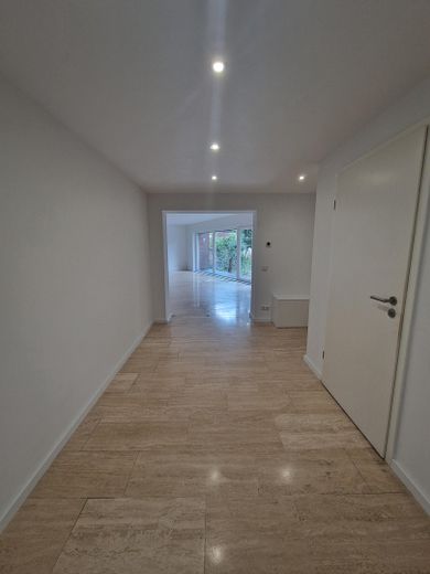 Buchholz! Huis in huis - appartement op de begane grond van 156 qm met terras, tuin en grote garage – Eingangsbereich