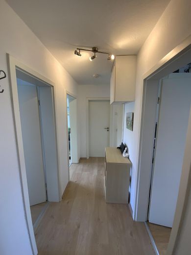 Wymarzone, słoneczne mieszkanie 3-pokojowe, duży balkon od południa, po remoncie, w najlepszej centralnej lokalizacji – Blick in den Flur