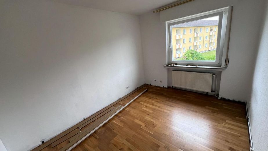 Stilvolle 4-5 Zimmer-Eigentumswohnung mit zwei Balkonen, zusätzlichem Dachgeschosszimmer, Garage und Gartenbereich – Bild 8