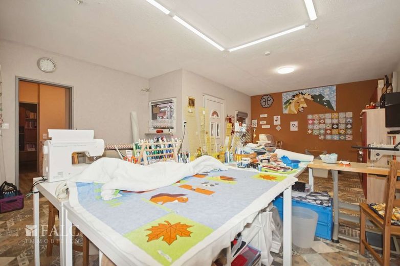Volltreffer für Kapitalanleger:  Vielversprechendes Mehrfamilienhaus mit Zukunftspotenzial – Wohnzimmer EG Flügel