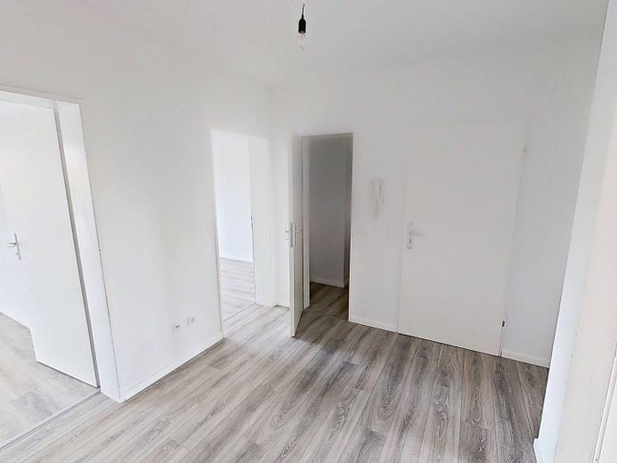 Modern konzipiertes 3-Zi.-Apartment mit BALKON und Wannenbad in Duisburg-Marxloh – Ansicht I: Flur