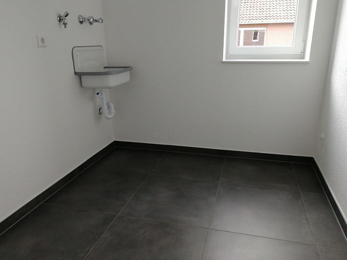 Modernes Reiheneckhaus in ruhiger Lage - gehobene Ausstattung – Hauswirtschaftsraum im OG
