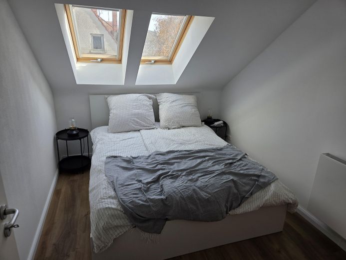 Möblierte 2Z-Wohnung im Zentrum - Wohnen auf Zeit ab 1.11 – Schlafzimmer