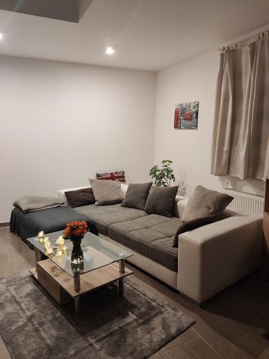 Schön geschnittene 2-Zimmer-Wohnung mit Einbauküche in ruhiger Lage nahe Bahnhof. – Foto 5