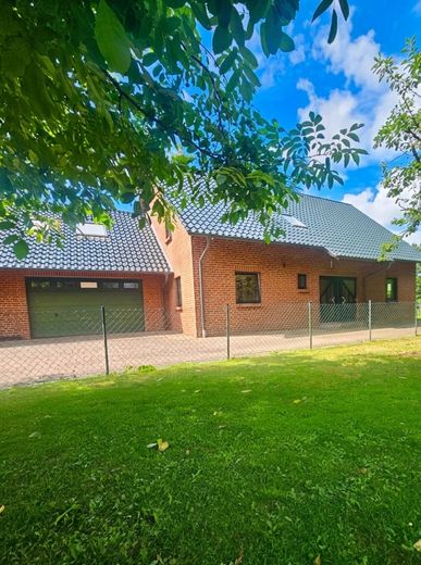 Amplia casa bifamiliar/zona de uso mixto, 280 m² – Foto 1