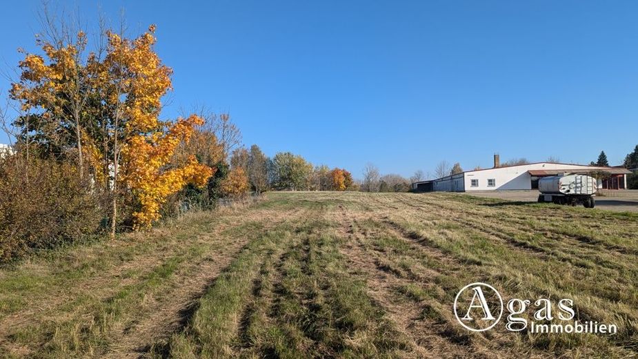 Ampio terreno commerciale a Jüterbog – Ansicht von Straße