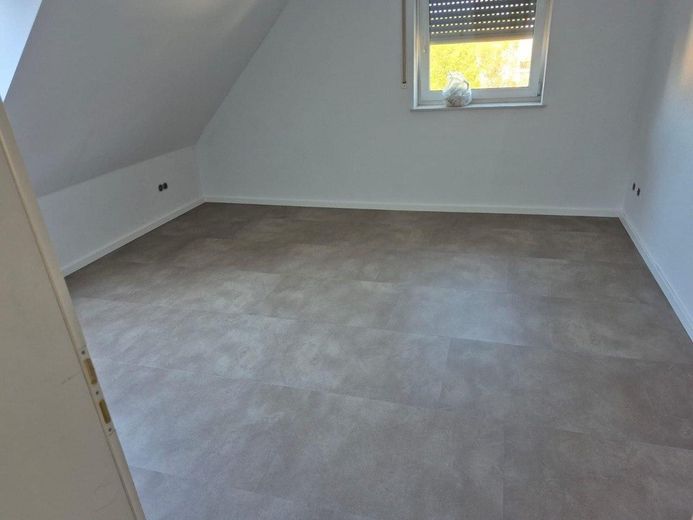 Helle Galeriewohnung mit Balkon und Blick ins Grüne in Steinweg – Schlafzimmer