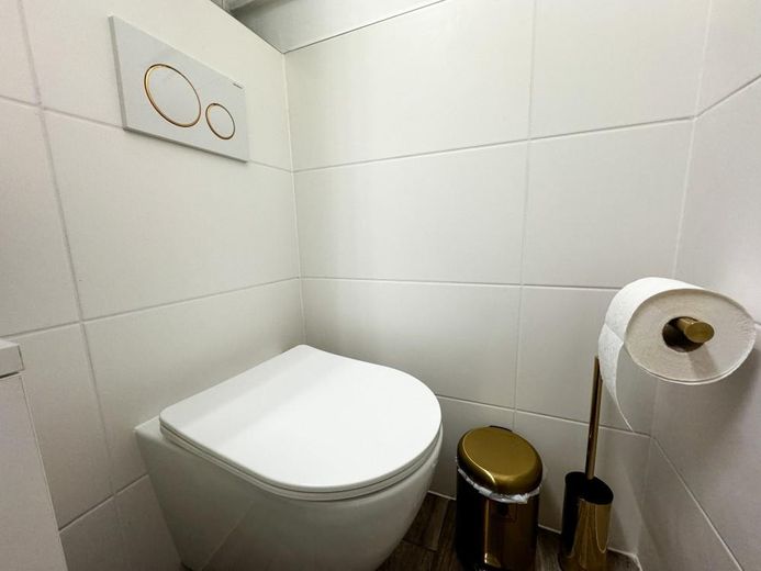 Voll möbliertes 2 1/2 Zimmer Apartment mit Balkon und High-Speed-Internet – Foto 5