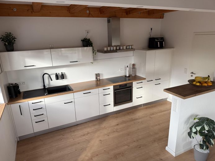 Moderne 3-Zimmer-Maisonette mit 3 Balkonen, Garage & Panoramablick über Würzburg – Foto 3