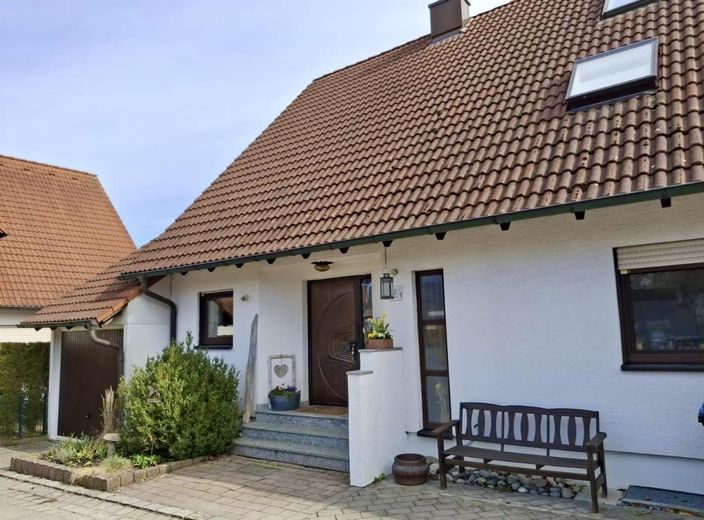 Gepflegte Doppelhaushälfte mit Einliegerwohnung in ruhiger Ortsrandlage von Ulm-Mähringen – Foto 1