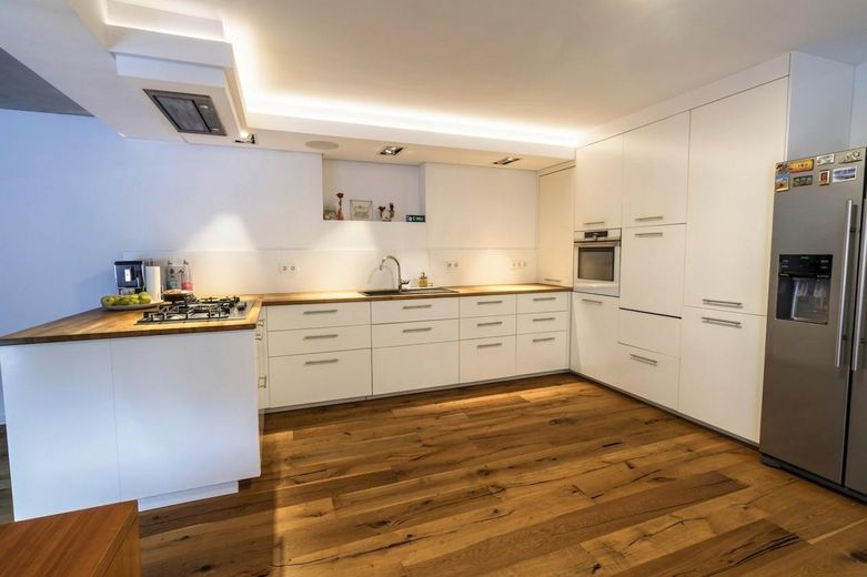 ‘‘Ruhig & grün: Helle 96m² Terrassen-Wohnung mit moderner Ausstattung und guter Anbindung‘‘ – Küche