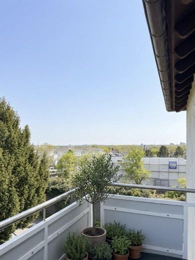 Lichtdurchflutete 2-Zimmer-Wohnung mit Balkon, modernem Bad & Top-Anbindung in Wiesbaden-Schierstein – Ausblick