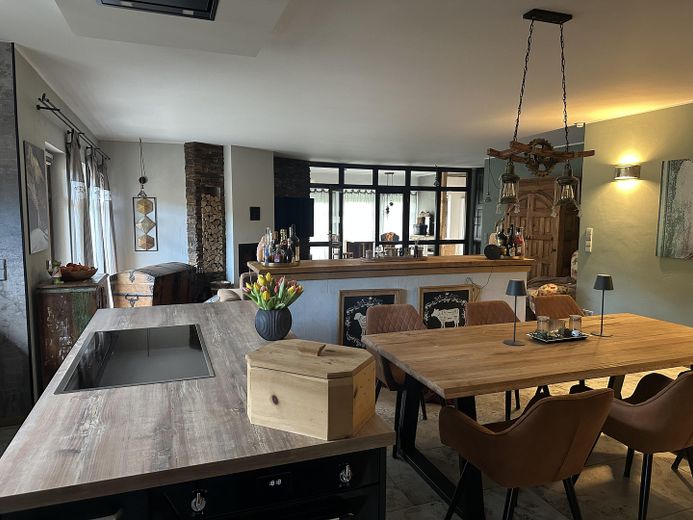 Wohnen wie im Urlaub: Mediterraner Bungalow in Blankenfelde-Mahlow – Blick aus der Küche EG