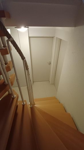 Casa a schiera centrale di alta qualità con 6,5 locali, impianto fotovoltaico e molti dettagli speciali – Flur Keller