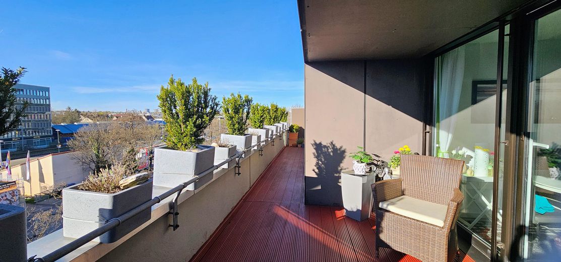 Zentrumsnahe, hochwertige, helle und ruhige 2 Zimmer Penthouse - Wohnung mit Aufzug – Balkon 