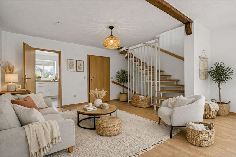 Charmantes Reihenmittelhaus mit viel Platz, Keller und Garten in gefragter Lage von Zwintschöna – Beispiel Wohnzimmer