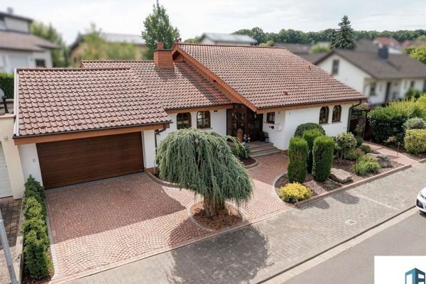 Großzügiges Einfamilienhaus mit Einliegerwohnung, Wintergarten, Sauna und moderner Haustechnik