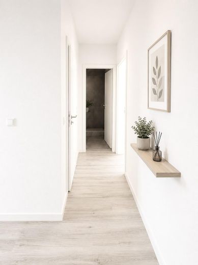 Modernized 3.5-room apartment with balcony and underfloor heating – Flur