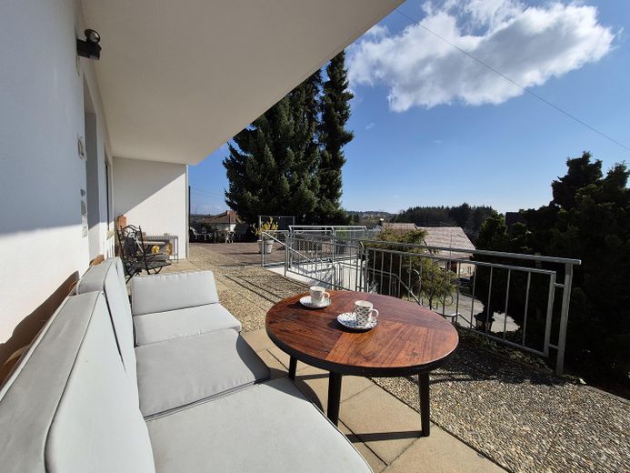 Außergewöhnliches Mehrfamilienhaus mit Aussicht und Ausblick – Terrasse UG