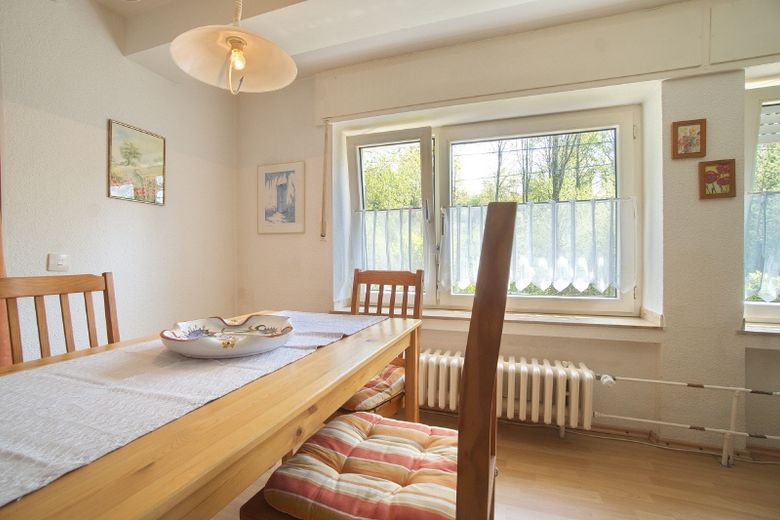 Spacieux appartement d’une pièce avec accès à Internet, dans un quartier résidentiel calme et verdoyant, place de stationnement possible – 3afe5929b5c162d254c4507335c23c7c613418bd.jpg