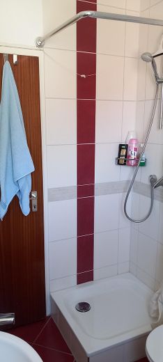 Badezimmer mit sep. Dusche