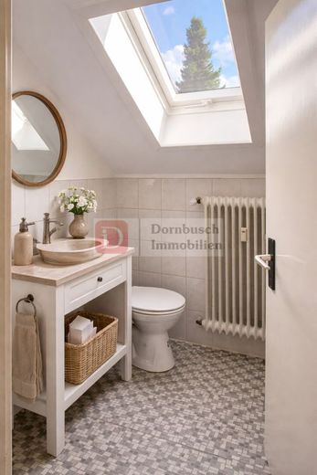 Top-Anlage!! 5-Familienhaus mit geteiltem Grundbuch, Garagen &amp; Stellplätzen – Gäste-WC