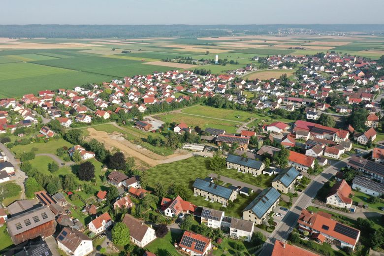 Neubau KFW 40-QNG Plus Reihenmittelhaus im Ortskern von Dettingen – Luftbild