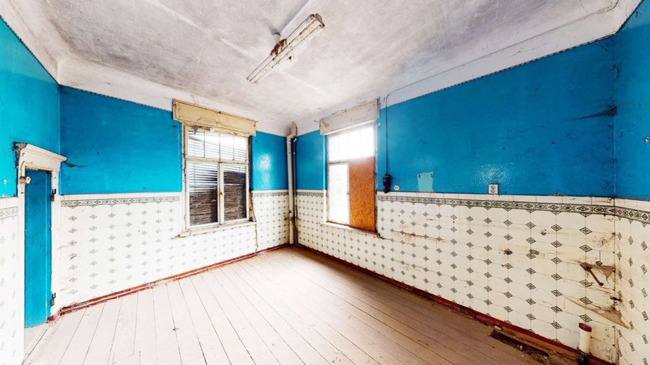Sanierungsbedürftige Juwel - Denkmalschutz Villa bei Magdeburg über 348m² Wohntraum PROVISIONSFREI – Erdgeschoss Badezimmer Hofseite