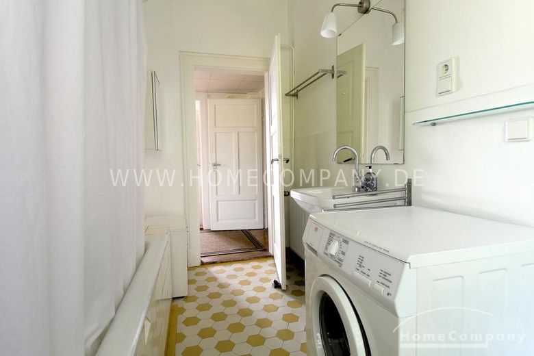 20330G HomeCompany Dresden Möbliert/Furnished 2-Zimmer Apartment mit phantastischer Aussicht über die Stadt am Loschwitzer Elbhang, grosse Dachterrasse max. 2 Personen – 0609d365fd65f5b7df963f25cc8d16e05b63d5c8.jpg