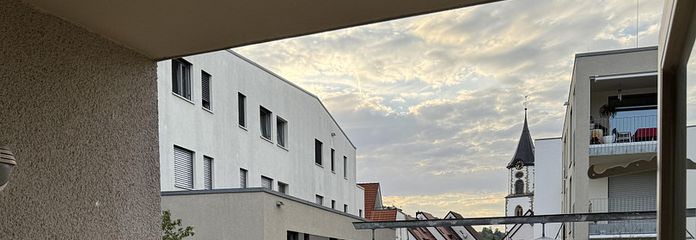Erstbezug nach Renovierung: 3,5 Zimmer, große Terrasse, neue Küche & TG-Stellplatz – Terrasse