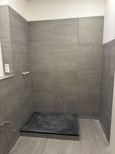 Bad mit Dusche - fast fertig