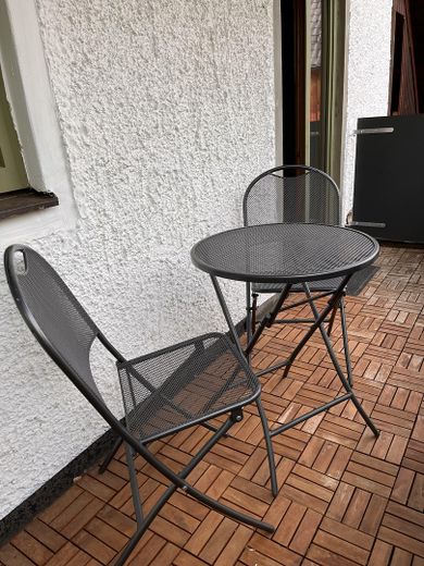 Gemütliche möblierte Wohnung mit Blick ins Grüne – Balkon Chillen