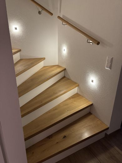 Aussicht ins Grüne! Lichtdurchflutetes Massivhaus in Bihlafingen, provisionsfrei – Treppe