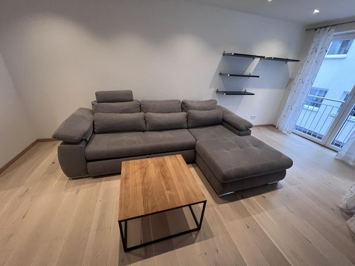 Möblierte, helle und lichtdurchflutete 2-Zimmer-Wohnung in begehrter Altstadtlage – Wohnraum