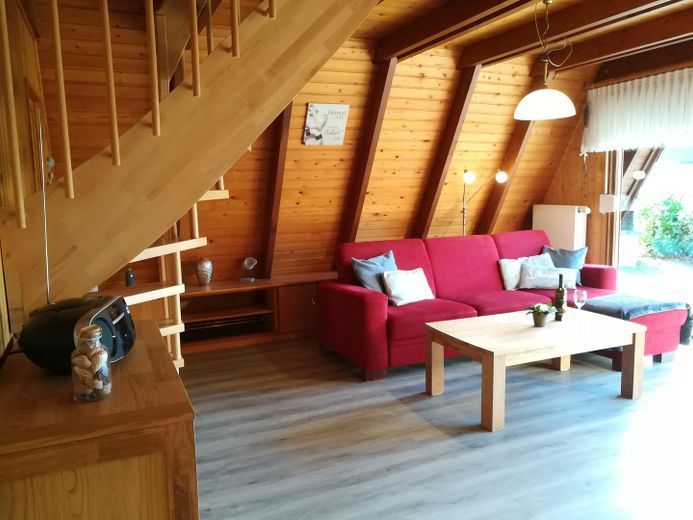  Wohnzimmer mit Sofa