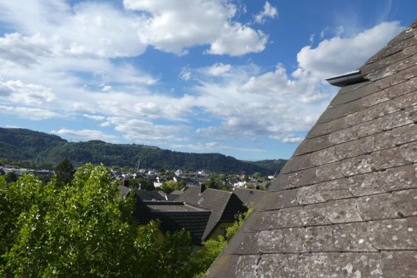 Vistas panorámicas - Bonito ático con balcón + terraza en la azotea en Trier-Süd