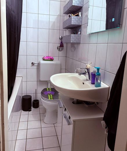 شقة مريحة ومشرقة من غرفتين ونصف في قلب فيتن - انتقل إليها واشعر بالراحة – Bad mit Dusch-Badewanne