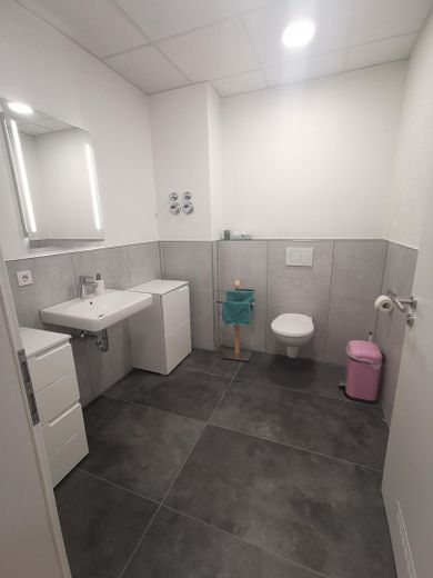 Bürofläche in verkehrsgünstiger Lage im EG – Barrierefreies WC