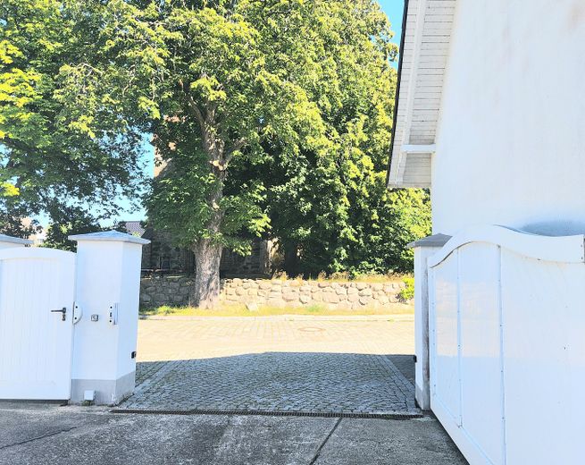 Großzügiges Anwesen mit Wasserblick in bester Lage im Ostseebad Koserow auf der Insel Usedom – Einfahrt