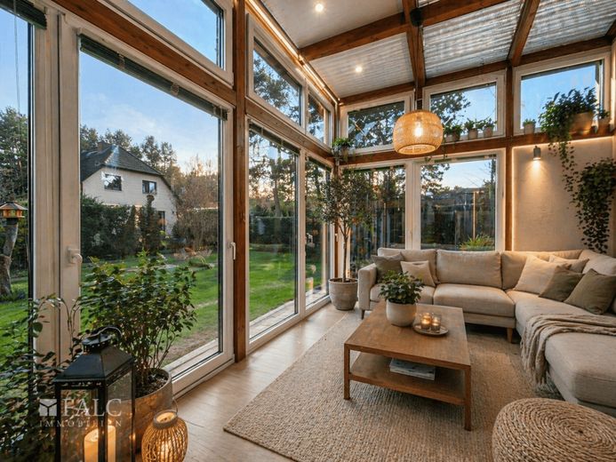 **Charmantes Einfamilienhaus in Seenähe**- FALC IMMOBILIEN – Wintergarten Bsp.