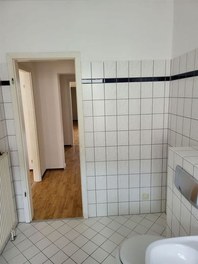 Großzügige 2-Zimmer mit Balkon, EBK, Wannenbad und Laminat in zentraler Lage! SP mgl. – Foto Nachbarwohnung